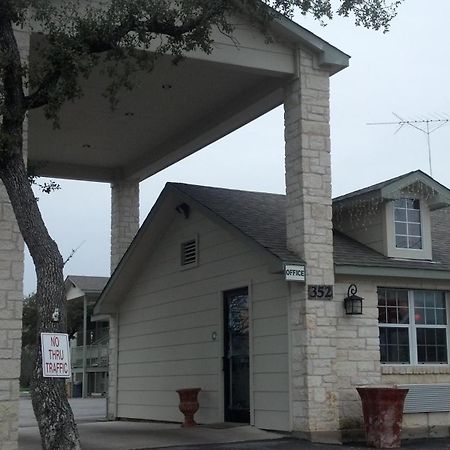 Cedar Creek Inn Bertram Dış mekan fotoğraf