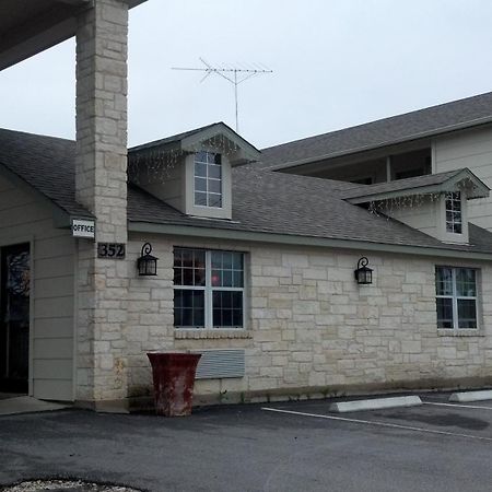 Cedar Creek Inn Bertram Dış mekan fotoğraf