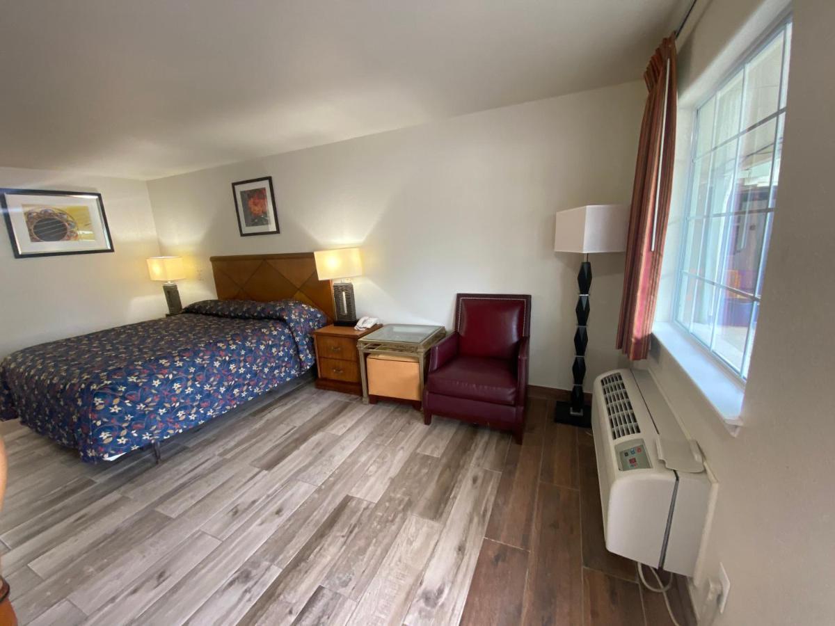 Cedar Creek Inn Bertram Dış mekan fotoğraf