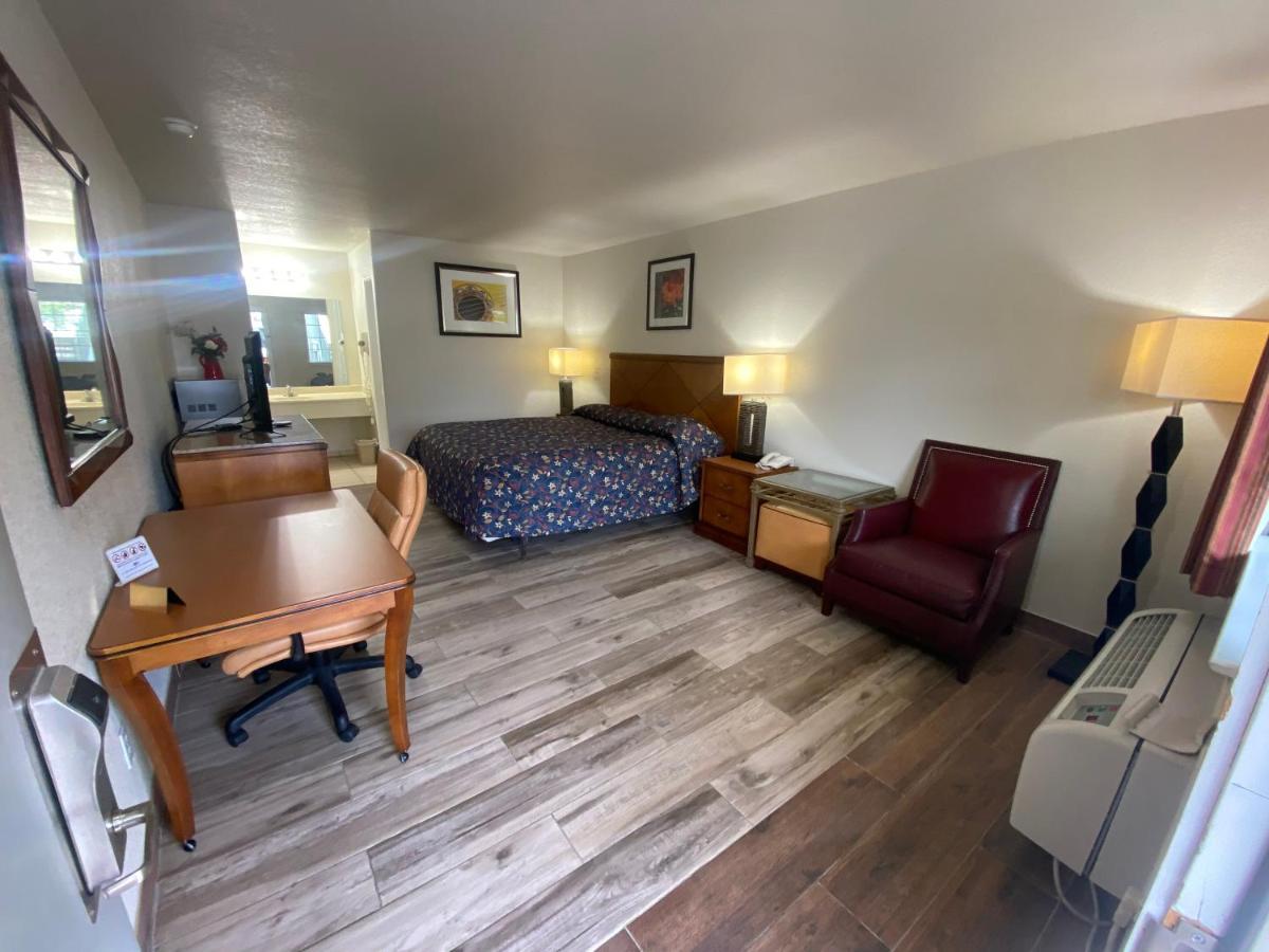 Cedar Creek Inn Bertram Dış mekan fotoğraf