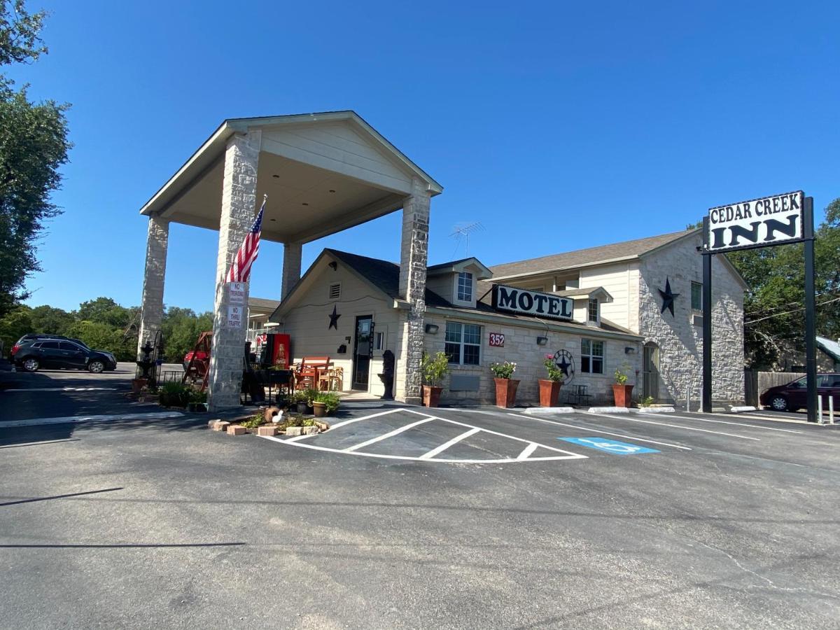 Cedar Creek Inn Bertram Dış mekan fotoğraf