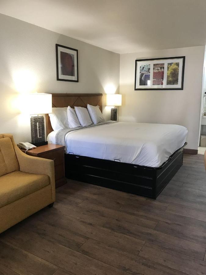 Cedar Creek Inn Bertram Dış mekan fotoğraf