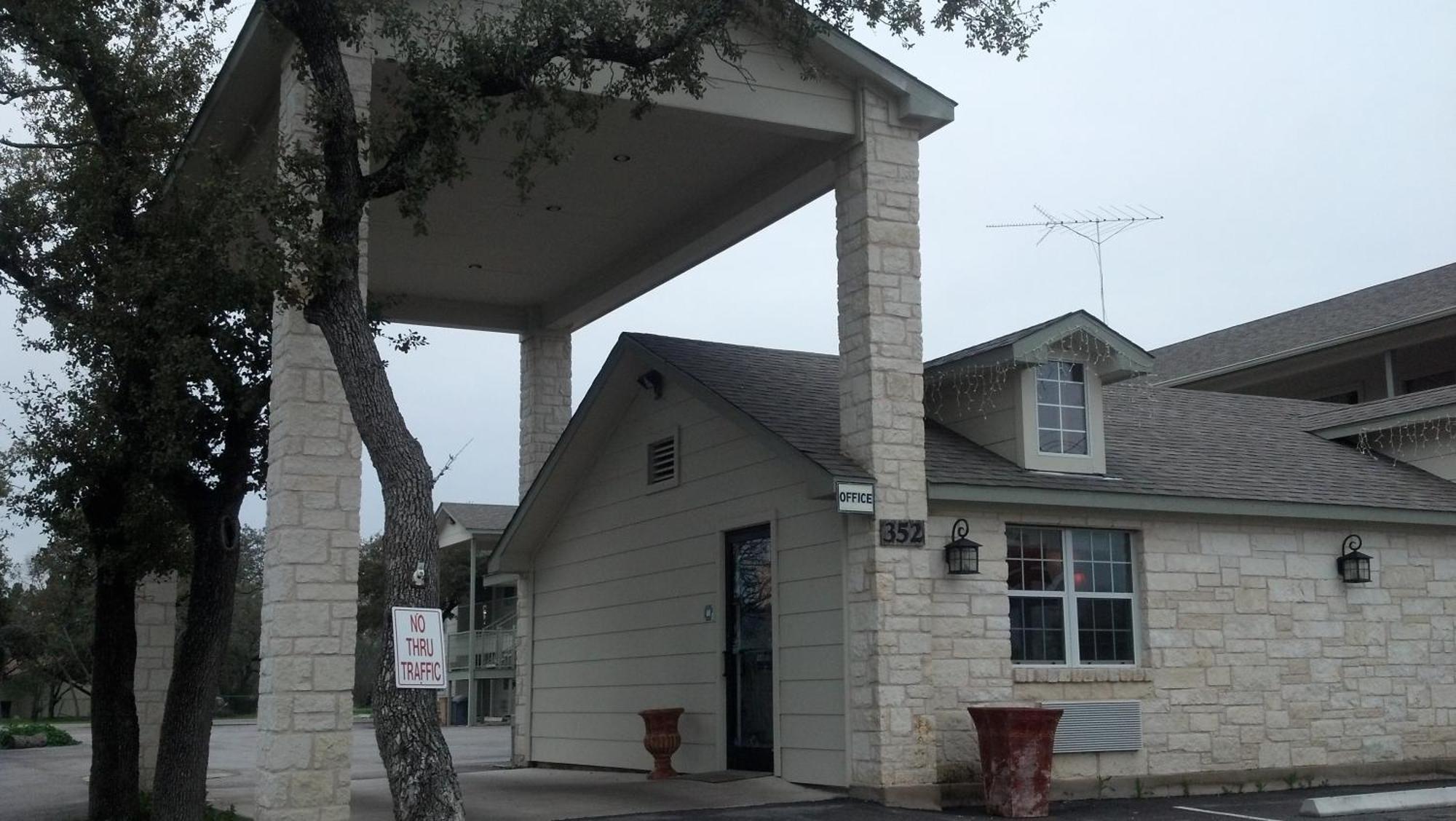 Cedar Creek Inn Bertram Dış mekan fotoğraf