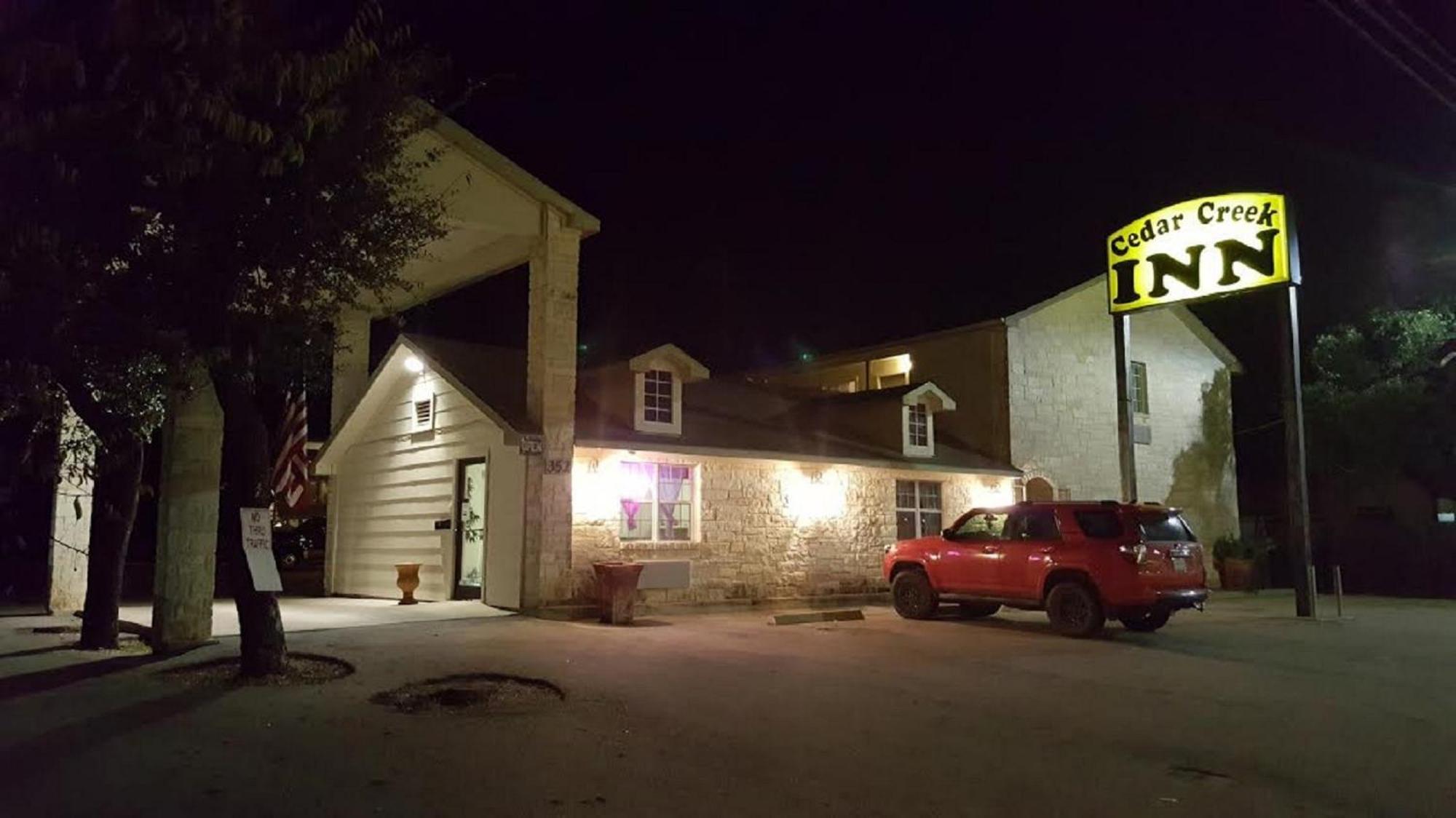 Cedar Creek Inn Bertram Dış mekan fotoğraf