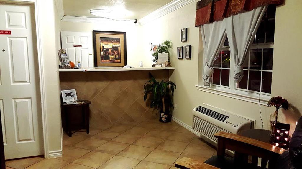 Cedar Creek Inn Bertram Dış mekan fotoğraf